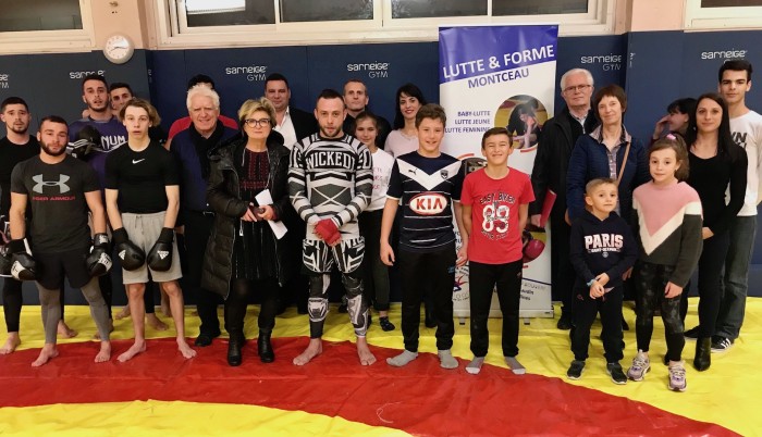 Photo de groupe des personnes présentes